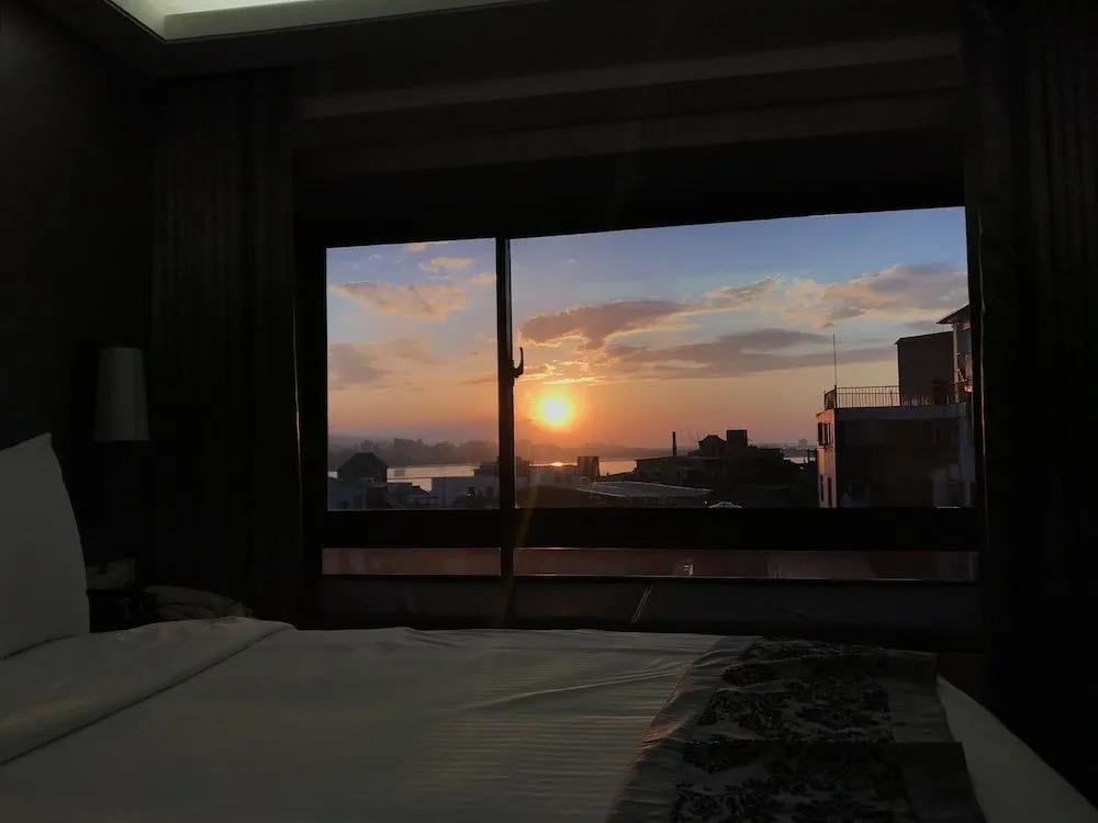 Open Room Hotel