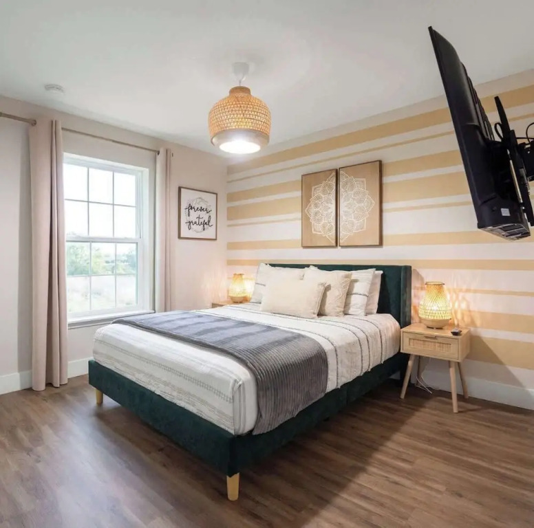 Beautiful 4BR Home w/ Modern Design