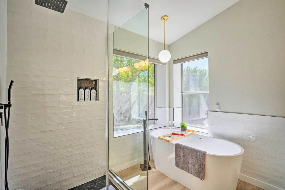 Pool, Putting Green & Furnished Patio: Phoenix Gem