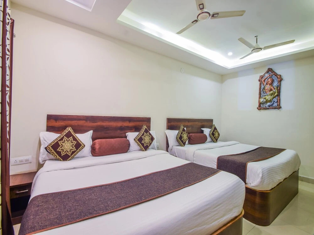 OYO 22053 Krishna Palace