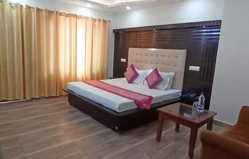 XooStays Amayra Inn Bhagsunag