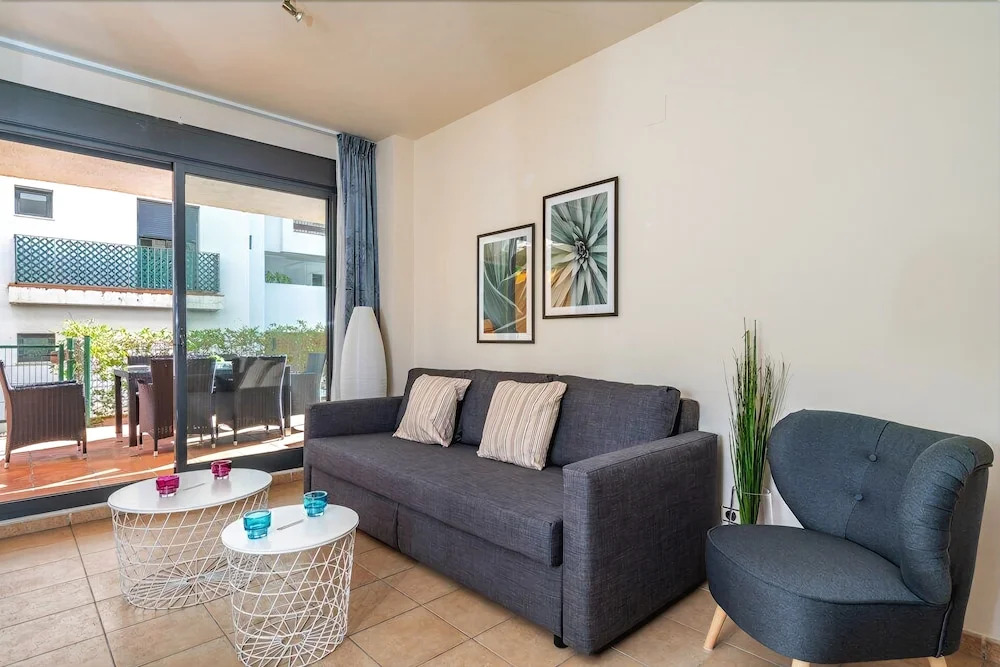 Large Terrace Apartment and near the Pool Ref 38