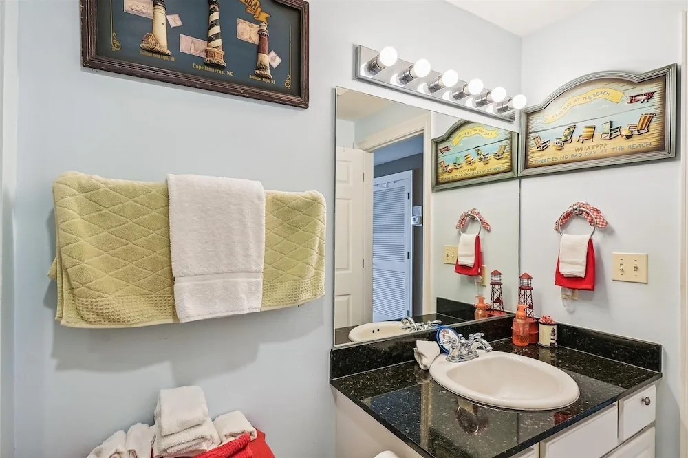 Calypso 1207 West 1 Bedroom Home by RedAwning