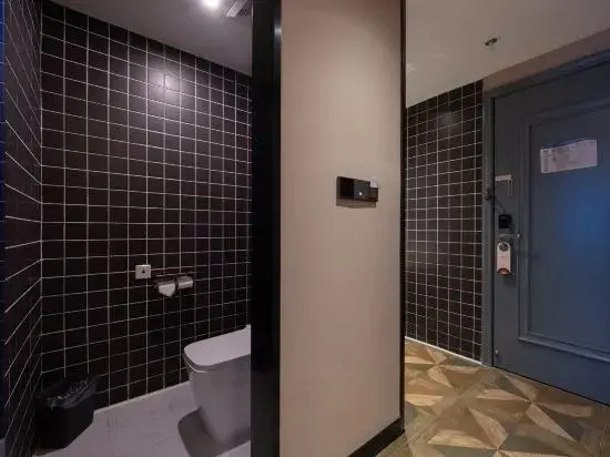 World Hotel (Zhengzhou University Hi-tech Campus)