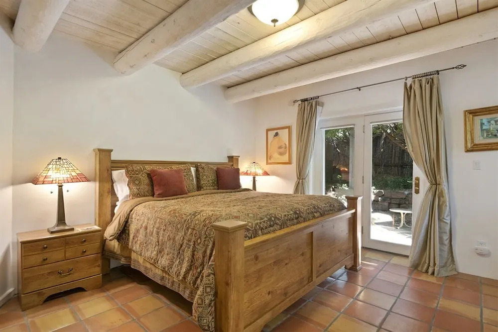 Wisteria - Delightful Updated Family Home, Seven Blocks to the Plaza