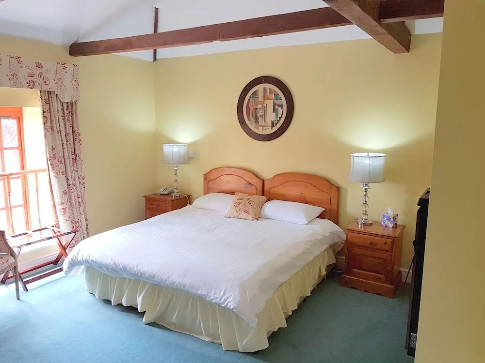 The Roade House Rooms
