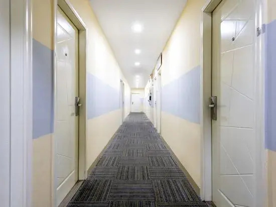 yinglun Hostel (Shenzhen North Railway Station)