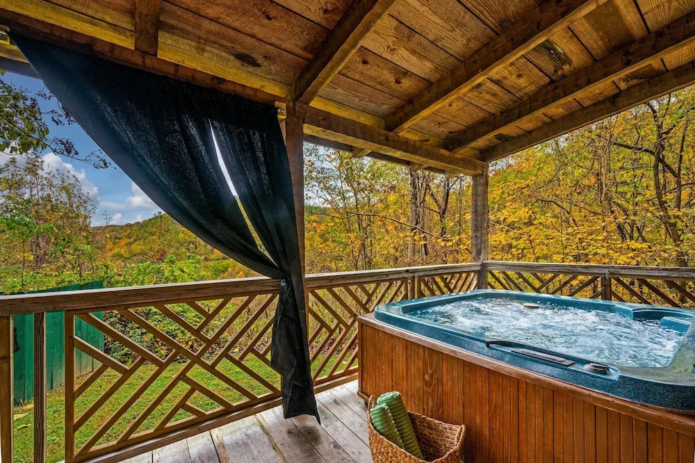 Hot Tub View Pool Table Fireplace Honeymoon
