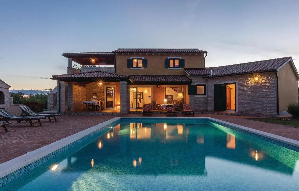 Beautiful Home in Valtura With Wifi and 4 Bedrooms