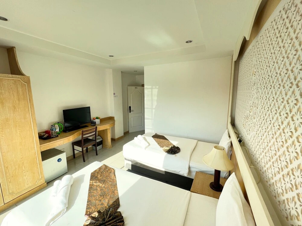 Red Sapphire Hotel