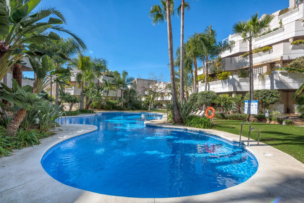 FA - Fabulous Apartment with in and outdoor Pool