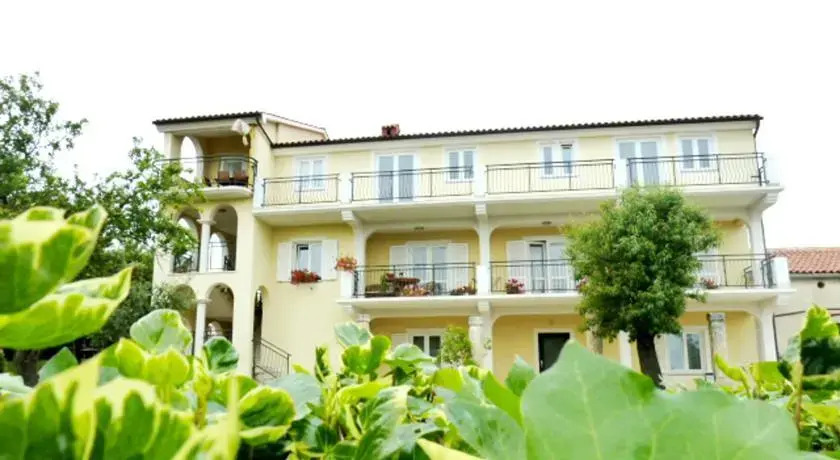 Apartment Karlo