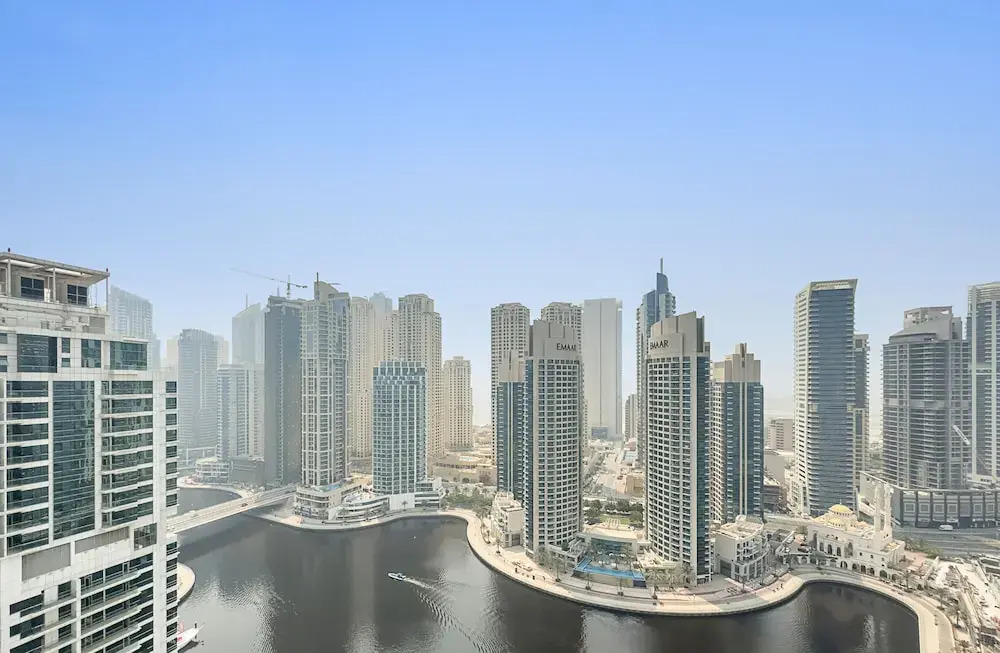 WelHome - Stunning High-Rise with Canal View Near MarinaMall