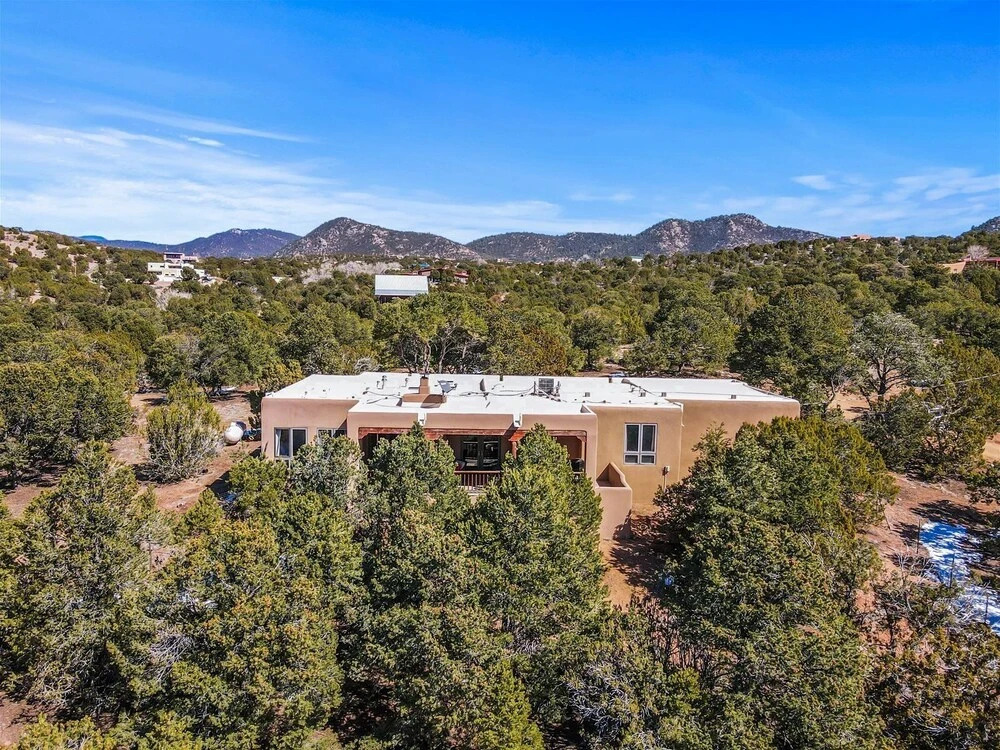 Sunlit Pines - Tucked in the Trees, Private Escape, Easy Drive to Plaza - NEW Listing