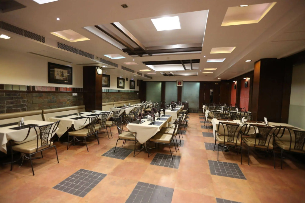 SilverCloud Hotel and Banquets