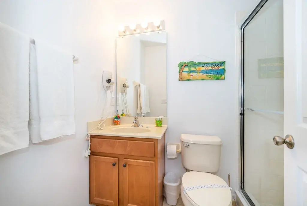 Luxury 6 Bed Villa with Lake View close to Disney, Kissimmee, US