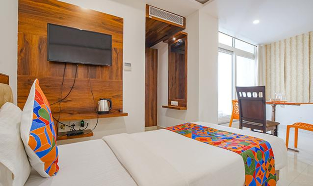 Fabhotel Royal Inn I