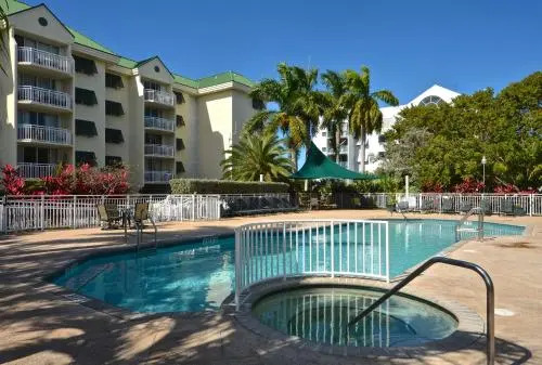 Sunrise Suites - Tahiti Suite 104