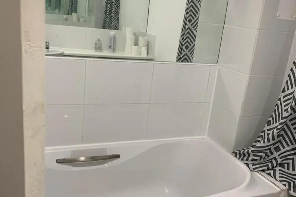 Charming 2-bed House in London