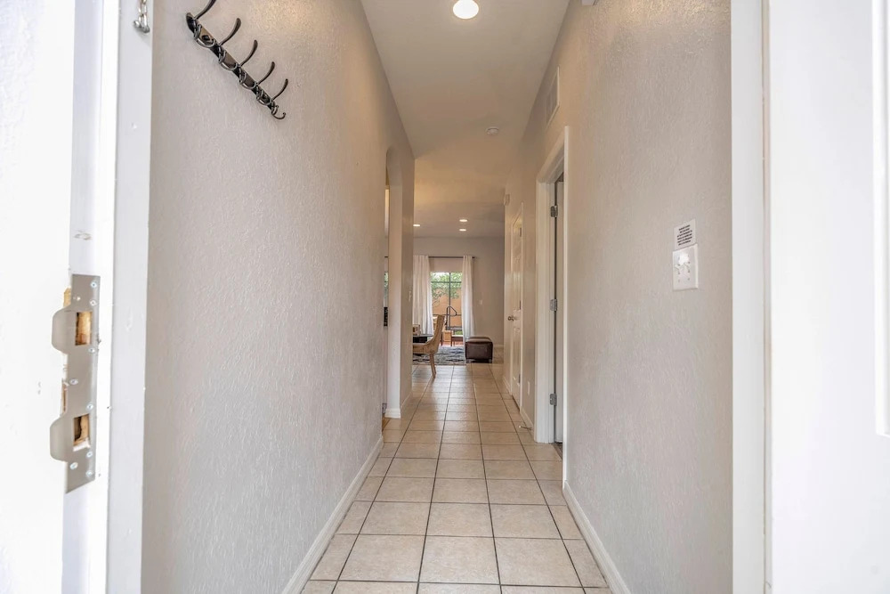 Cozy 4BR Regal Oaks w hot tub