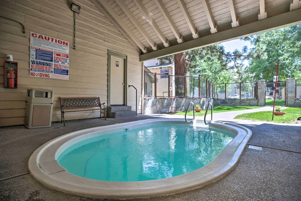 Cozy Family Condo in Mammoth Lakes w/ Balcony
