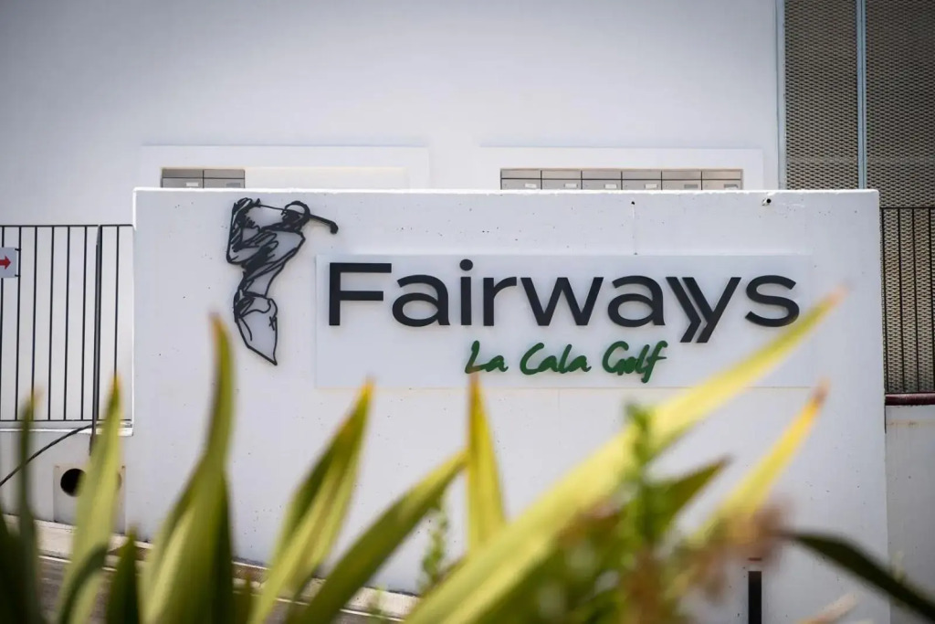 MIJAS GOLF FIRST LINE- COSTA DEL SOL - STUNNING VIEWS - GROUND FLOOR APPARTEMENT - BIG TERRAS AND GARDEN 2- 6 persons ONE PRICE! - COMPLETELY FURNISHED AND EQUIPT FOR AN UNFORGETABLE HOLIDAY