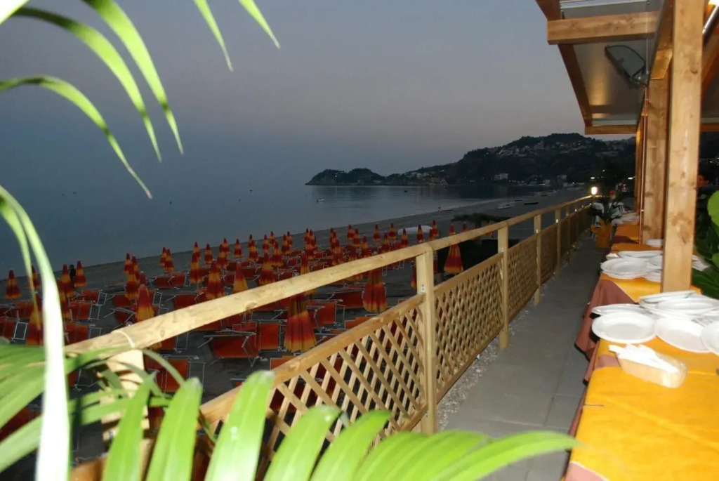 Maniel Beach Hotel