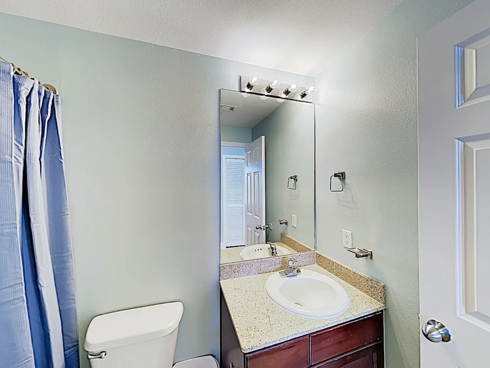Gulf-view W/ 5 Pools & Private Beach Access 2 Bedroom Condo