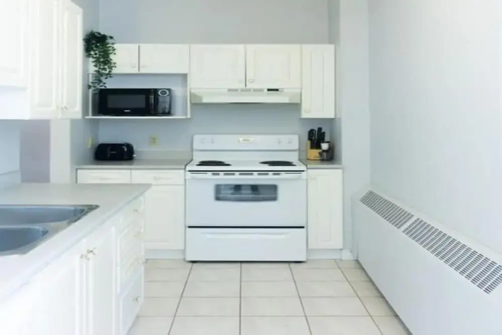 2BR Condo in Heart of Uptown Coffee Wifi