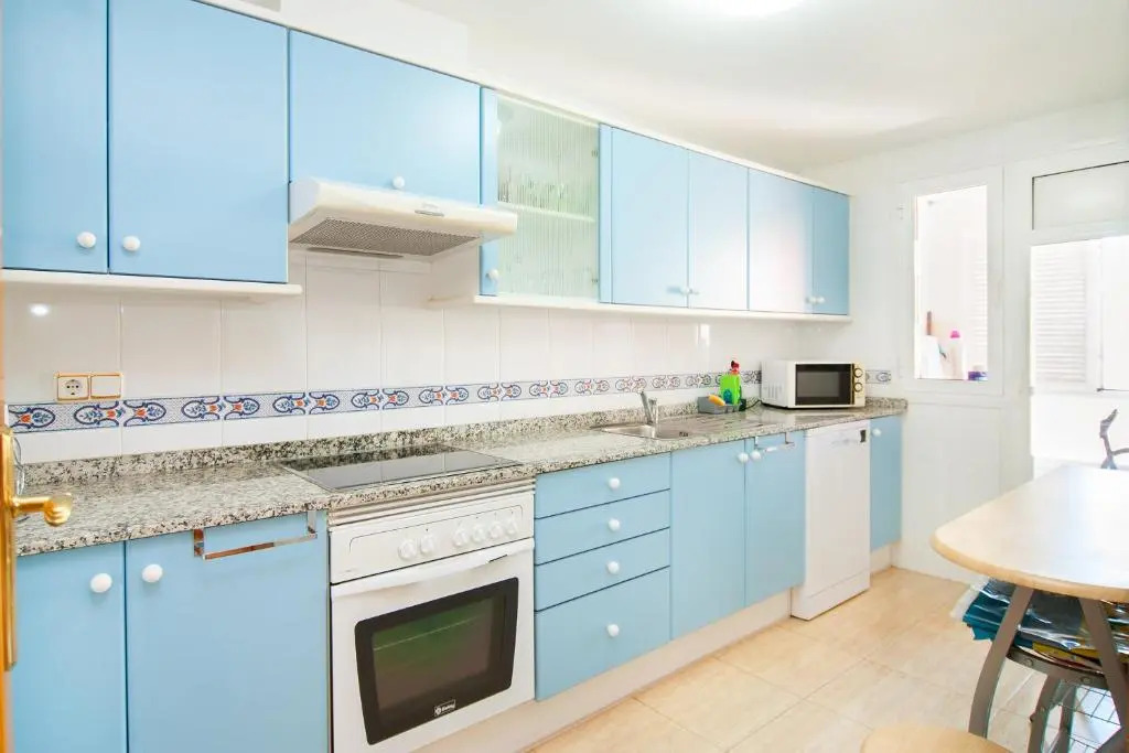 Apartamento de 4 dormitorios a tan sólo 2,5 km de la Playa San Juan