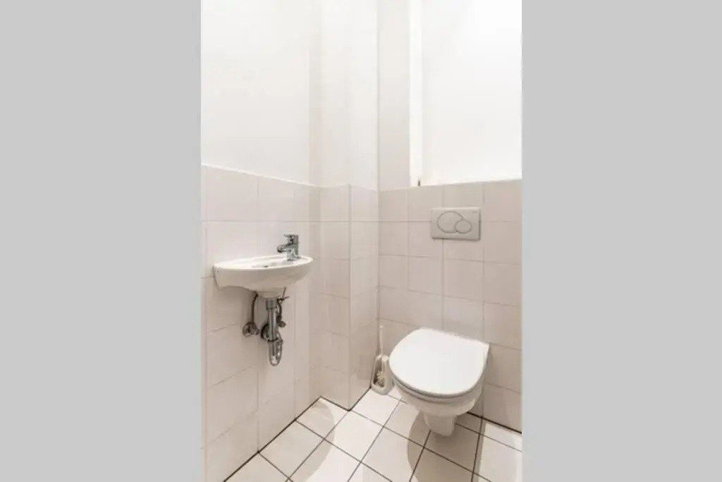 Spacious 3-Room Apt. 15 Min To the City Center
