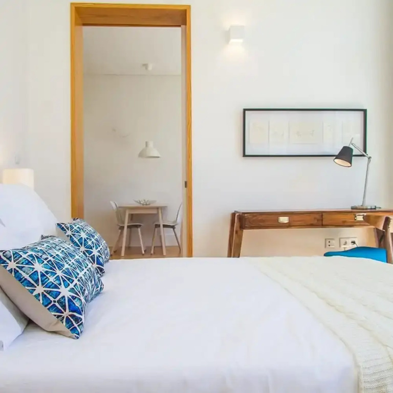 Liiiving in Porto Blue Flower Apartment