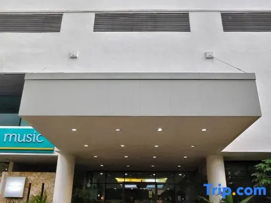 Likas Square Serviced Apartment - garden view with 3 bedrooms by Kocy Homestay