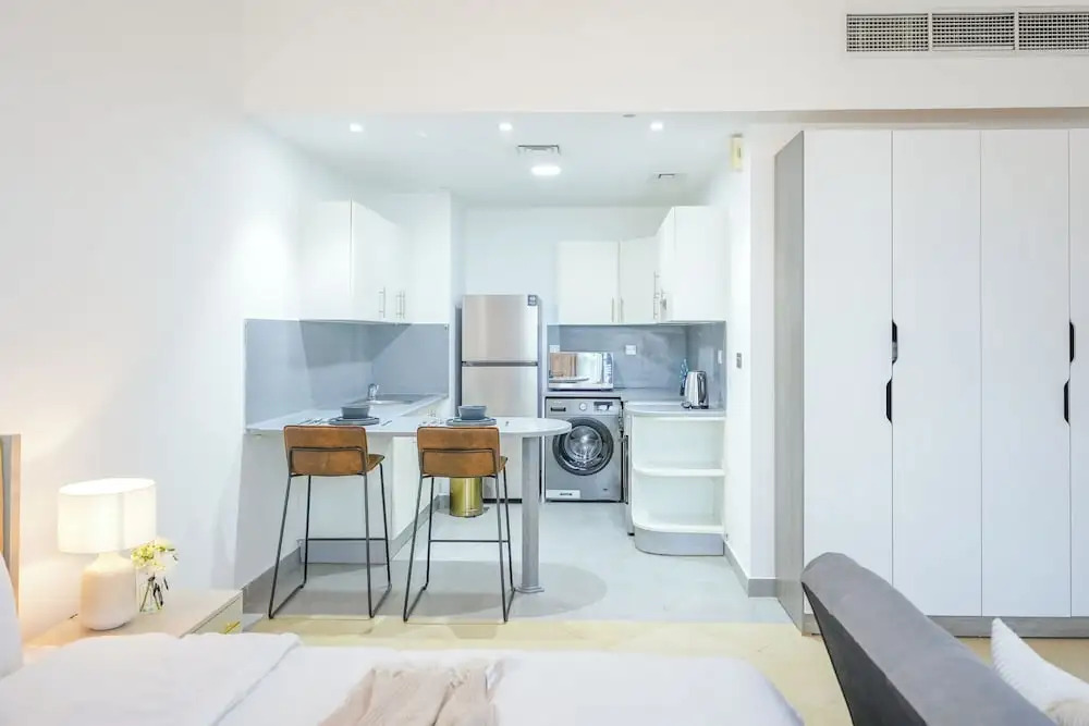Yogi - Serene Romance in a Stylish Studio with City Views