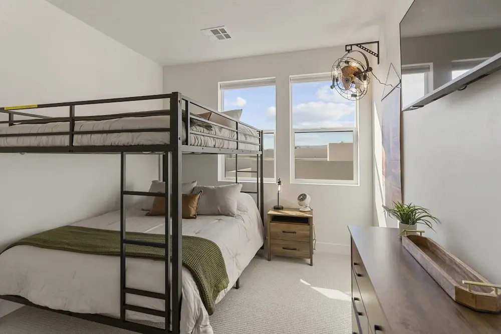 St. Gorgeous 3 Bedroom Condo