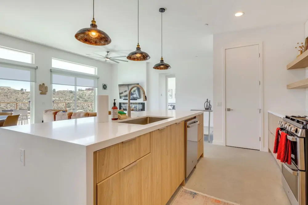 Hot Tub & Views! Contemporary Yucca Valley Retreat