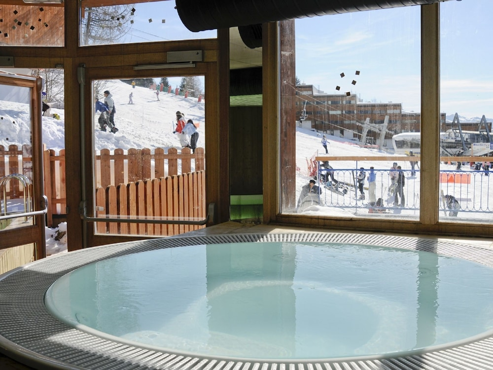 Alpine Retreat w/ Balcony