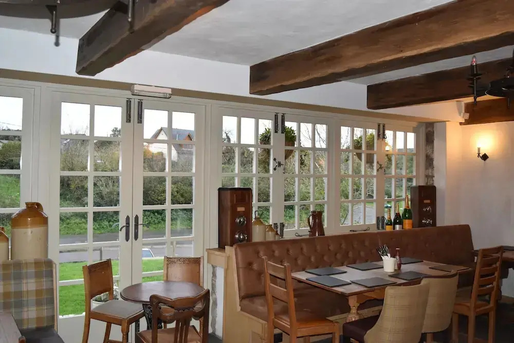 Three Horseshoes Country Inn