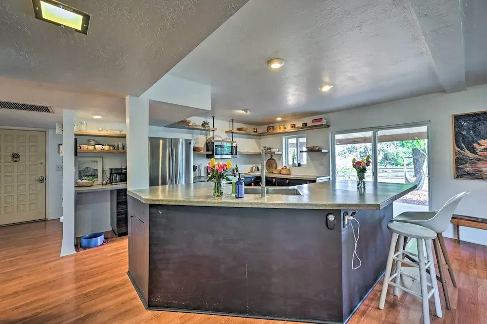 Pet-Friendly Gem w/ Treehouse: 20 Mi to Sedona