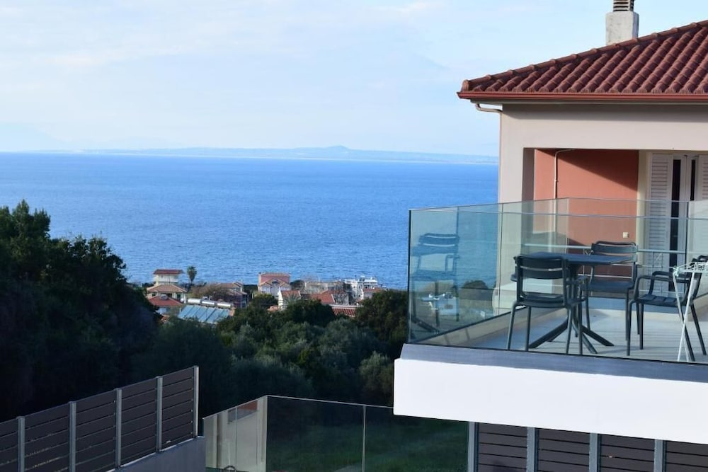 Aelia Luxury Apartments & Pool