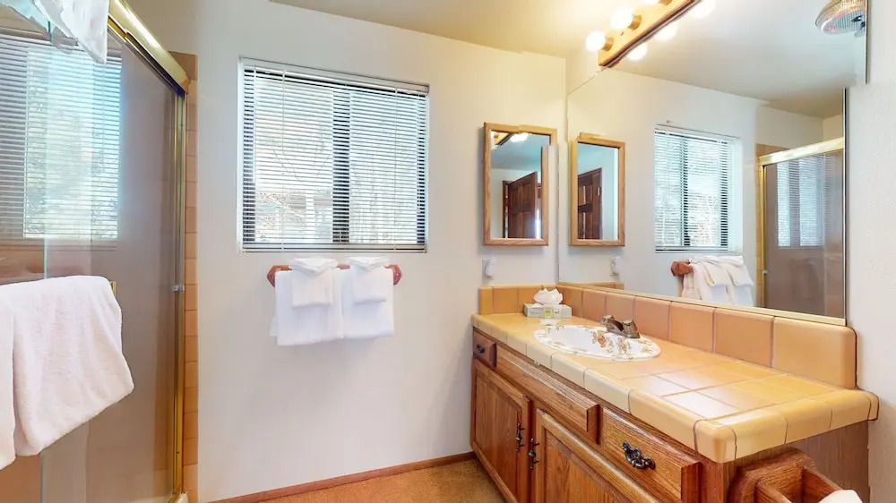 Snowflower 68 Spacious End Unit With Great Complex Amenities, Quiet Location by RedAwning