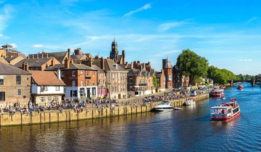 Blossoms Reach - 2 minutes from station and city centre