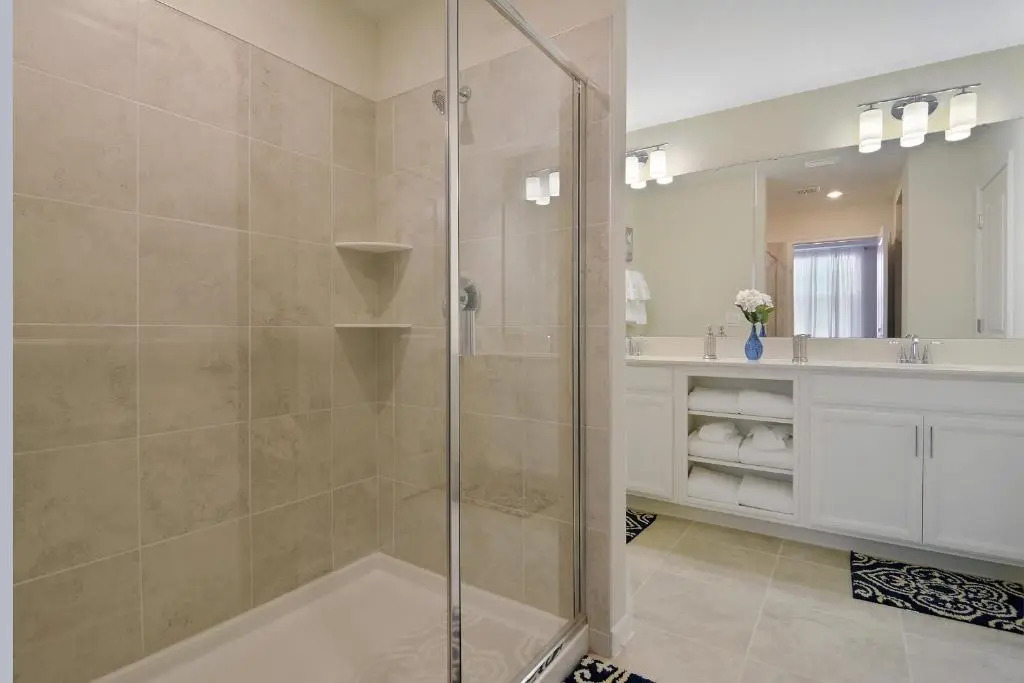 Three Bedrooms Storey Lake Orlando 201