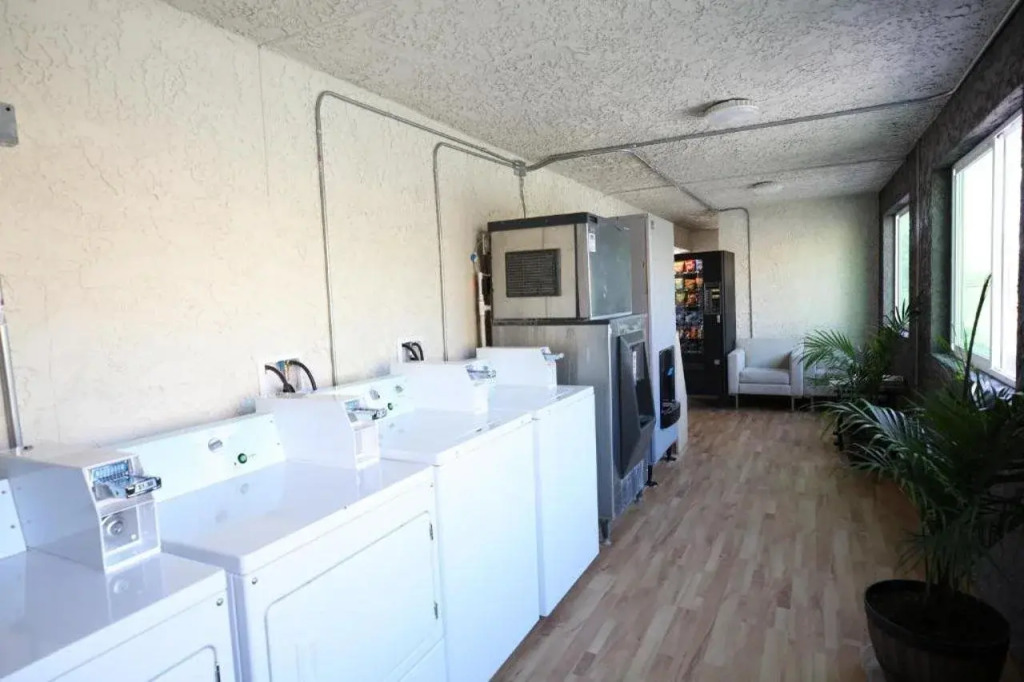 Motel 6 Barstow, CA - Lenwood Road