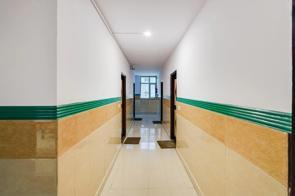 OYO Flagship 77036 Golden Divine Inn