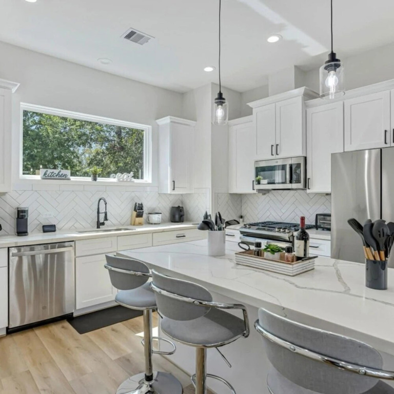 Luxury Urban Retreat Near Key Houston Locations