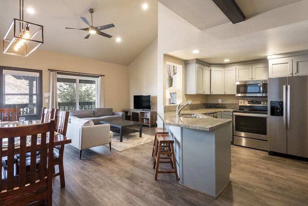 Empire Last Chair 4 Bedroom Townhouse by RedAwning