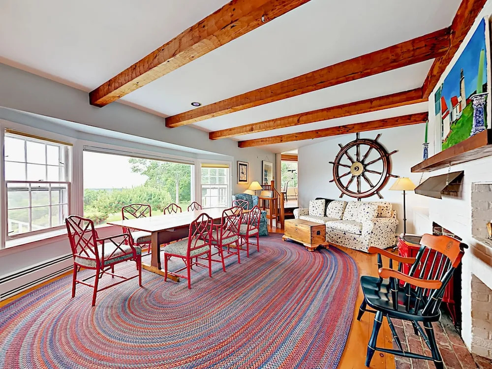 Family-friendly 4br W/ Ocean Views 4 Bedroom Home