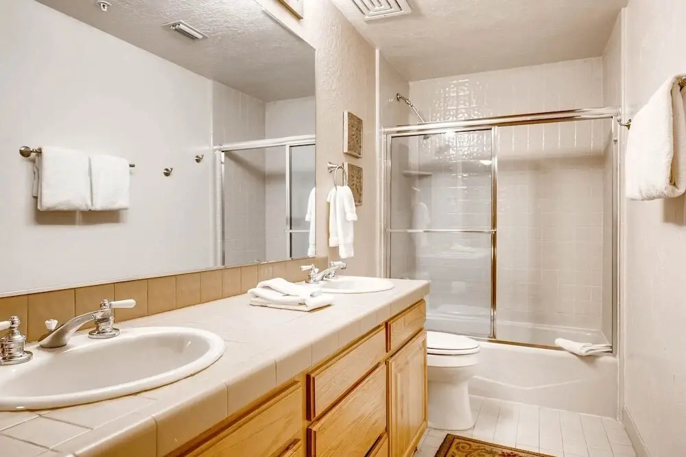 Powder Run - 3BR Condo + Private Hot Tub #C-11 - LLH 61658