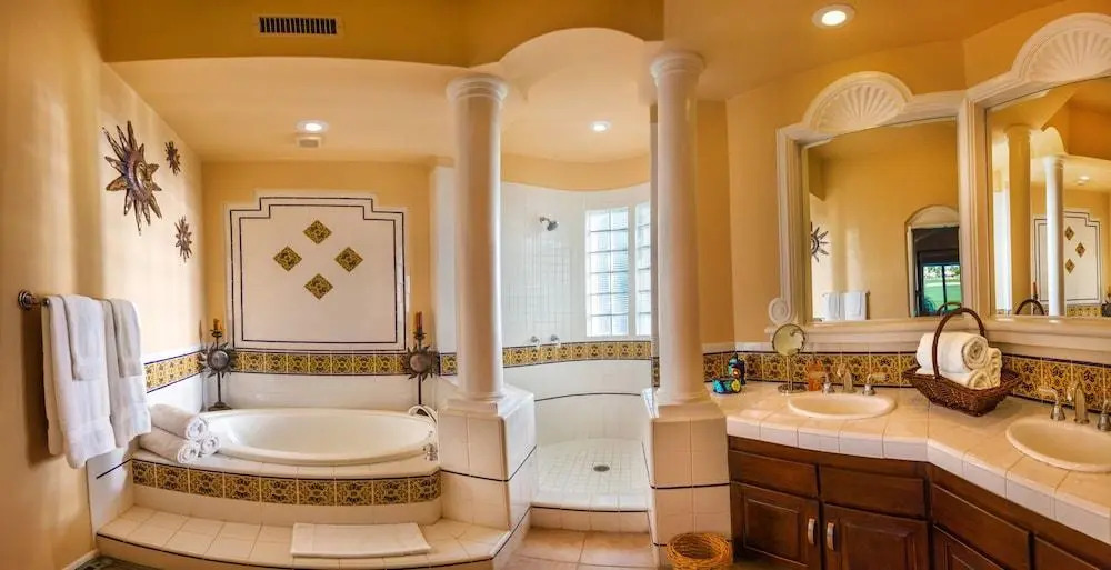 Villa De Oro 106 3 BR by Casago